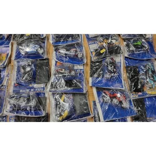 130 - Large collection of 44x Maisto Diecast model motorbikes, all new and sealed in their original packag... 