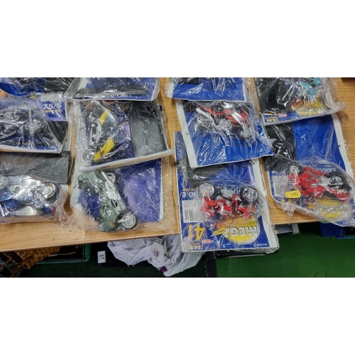 130 - Large collection of 44x Maisto Diecast model motorbikes, all new and sealed in their original packag... 