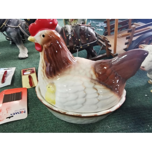 75 - Quantity of collectables inc a Coopercraft ceramic bowl, hen formed egg basket, Melbaware shire hors... 