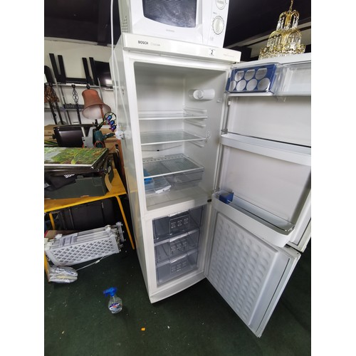 2 - Bosch hto Classixx frost free fridge feezer, 3 freezer drawers to the base and 3 shelves fruit and v... 