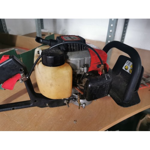 29 - FujiRobin 221 Petrol hedge trimmer, in good order & working