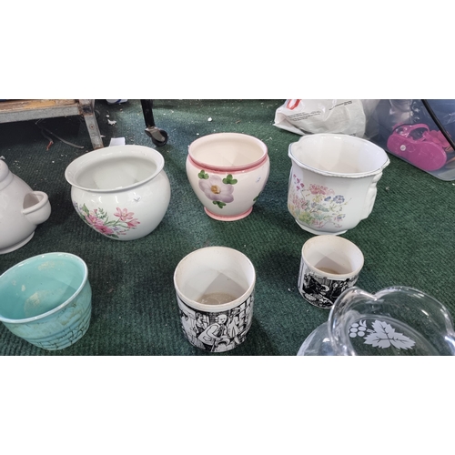 79 - Large collection of 20x various pottery & glass planters & vases, all in good order.