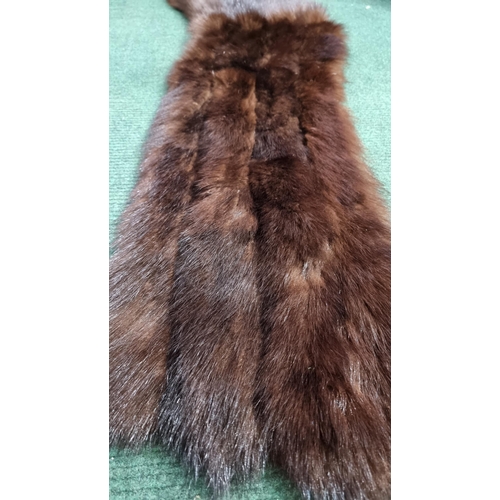 92 - Fine quality real mink fur scarf shawl in excellent condition. Presenting a good dark brown shiny st... 