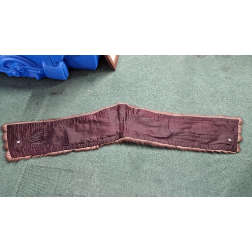 92 - Fine quality real mink fur scarf shawl in excellent condition. Presenting a good dark brown shiny st... 