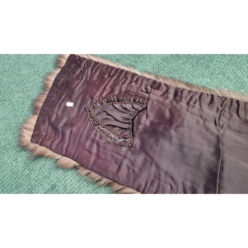 92 - Fine quality real mink fur scarf shawl in excellent condition. Presenting a good dark brown shiny st... 