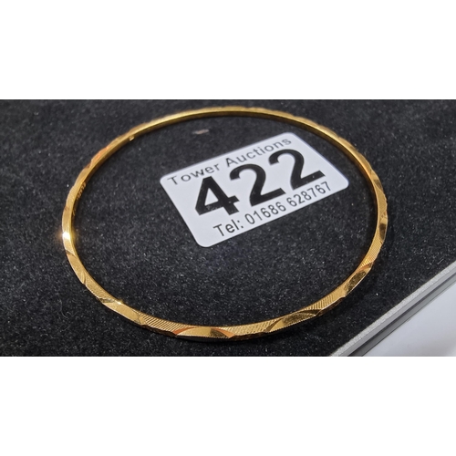 305 - 18ct solid gold bangle with a special cut design to reflect the light in excellent clean condition t... 