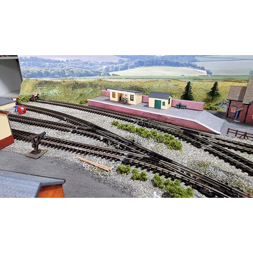 491 - Very well done N gauge train layout diorama, fitted in a good quality metal case presenting excellen... 