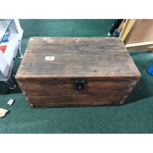 19 - Wooden antique toolbox with original clasp. Height of 26cm x length 50cm x depth 30cm