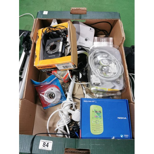 84 - Quantity of electrical items inc a Grundig radio, Masui radio, boxed panasonic portable cassette pla... 