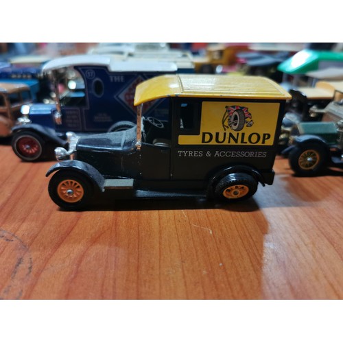 129 - Collection of 33x vintage toys inc Matchbox and Lledo, majority of advertising lorries, advertising ... 