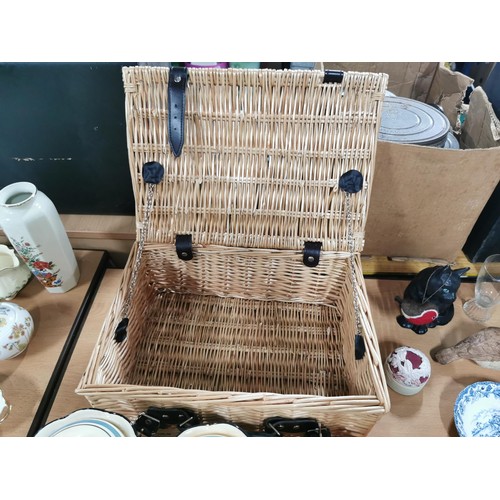 145 - Small wicker picnic basket containing 3 Leonardo home storage jars for Tea, Coffee and Sugar. Height... 