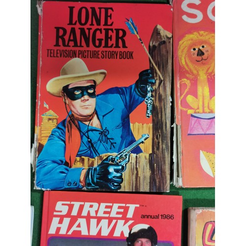 174 - Collection of 9x hardback annuals inc Lone Ranger, Sootie, Lion, Super Ted along with a quantity of ... 