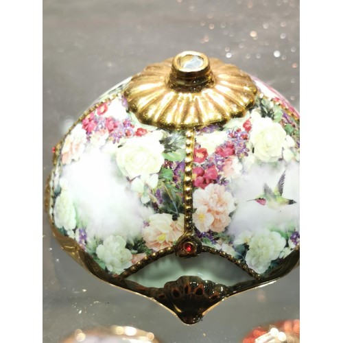 186 - Garden Glory Jewelled Splender music box with a humming bird inside a egg decoration, music played 