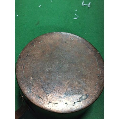 206 - Heavy Duty copper dove tailed victorian pan in very good condition, marked 1 to the handle. 25cm dia... 