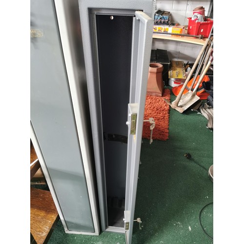 410 - 2x Lockable steel cabinets, 1 with a quantity of shooting accessories inc shellbelt, gun cleaning eq... 