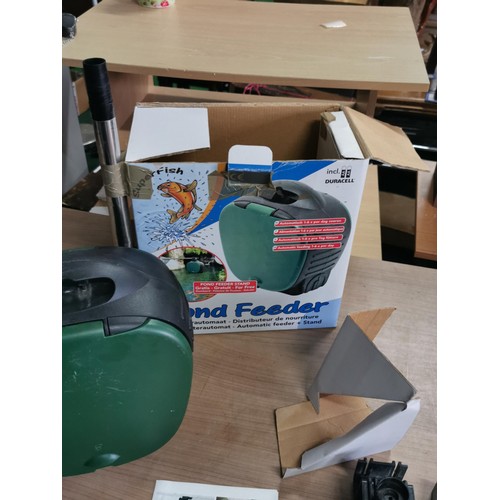 444 - Automatic boxed pond feeder - complete