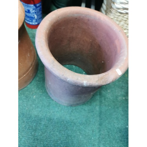 447 - 2x chimney cowl plant pots. One stands 32cm high x diameter of 29cm. The other stands at 32cm high w... 