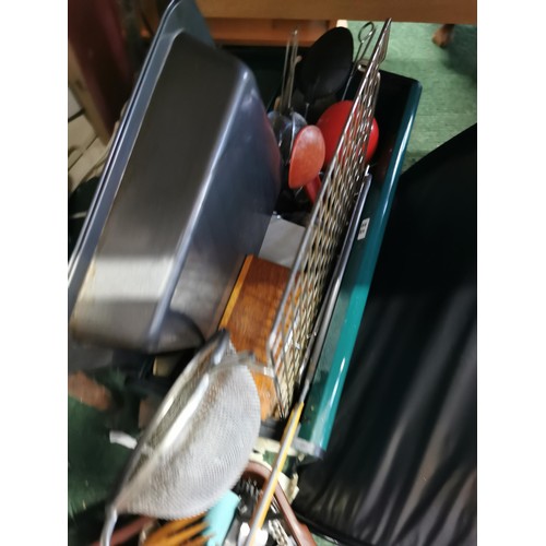 463 - Joblot of kitchenalia inc toaster, bread bin, place mats, weighing scales etc