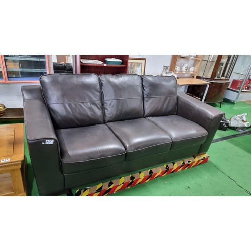 479c - Very well made leather 3 seater settee, in very good condition looks hardly used, oversized arms, le... 