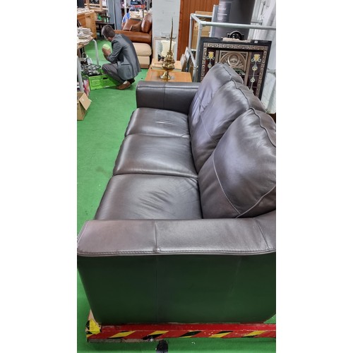 479c - Very well made leather 3 seater settee, in very good condition looks hardly used, oversized arms, le... 