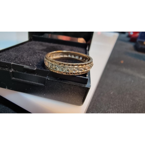 262 - 9ct. yellow Gold full eternity ring with genuine clear quartz stone all around. In good condition. S... 