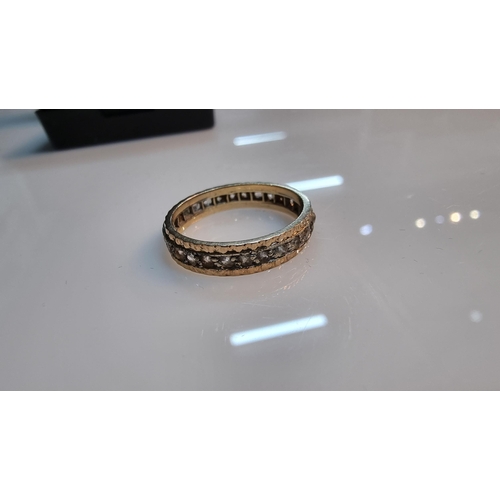 262 - 9ct. yellow Gold full eternity ring with genuine clear quartz stone all around. In good condition. S... 