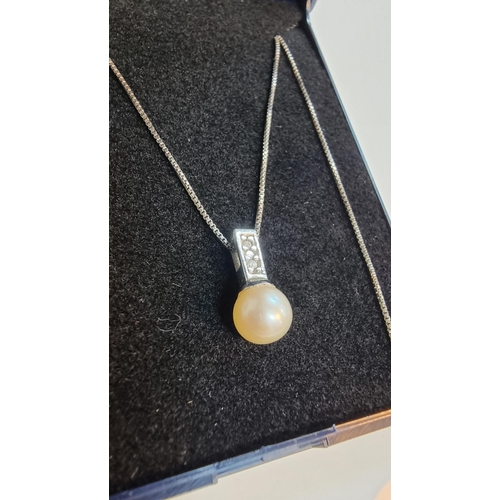 274 - Good quality 925 Silver pendant with a freshwater pearl, inset with 3x genuine small diamonds set on... 