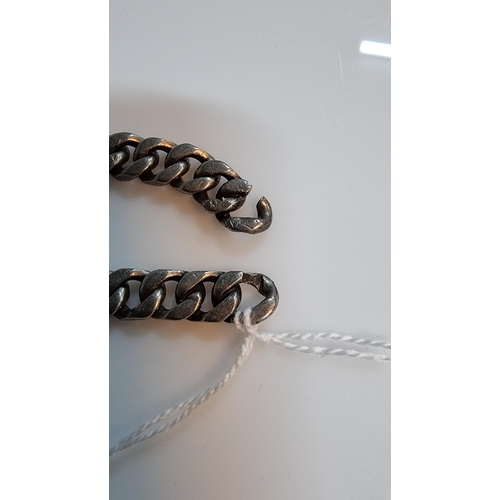 283 - Chunky 925 silver curb link ID bracelet, missing its clasp. In clean condition. Total weight 34.6g.