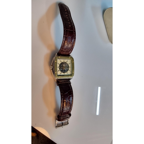 287 - Attractive vintage gents automatic wristwatch with square dial by master time. Visible automatic mov... 