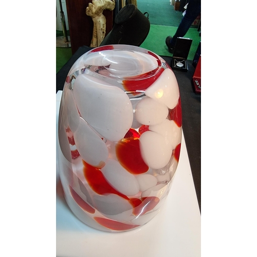 318 - Large art glass vase with a mottled red & white design. Nice finish mark to the base. Good clean con... 