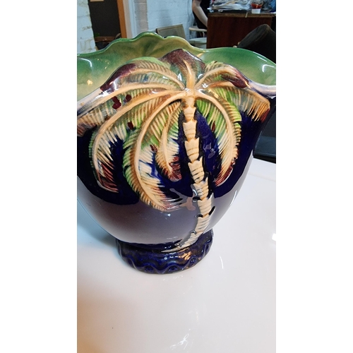 319 - Large vintage Beswick palm tree vase with a blue outer glaze. In good condition. Height 21.5cm, widt... 