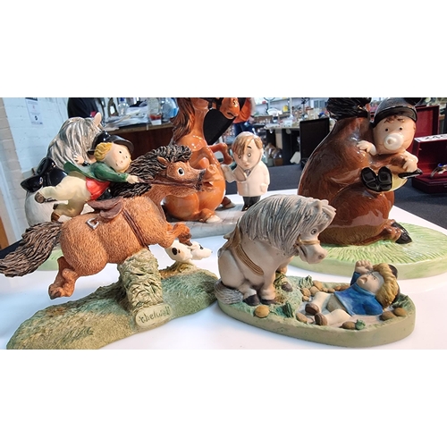 322 - Collection of 5x Thelwell comical horse figures. One horse has a chip to the ear. The other figures ... 