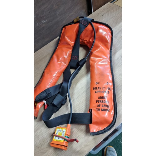 32 - ISP Challenger 275N interlock life jacket in good condition