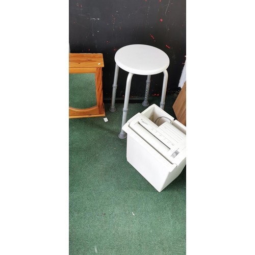 92 - Quantity of 4x home and office items inc vintage shredder, fish tank with accessories, pine bathroom... 