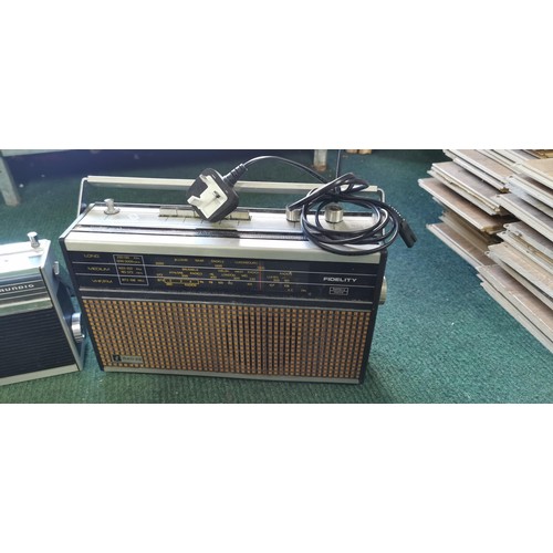 110 - Quantity of vintage radios inc a Grundig TR310B radio, Fidelity RAD26, Matsui RTR203 radio and a vin... 