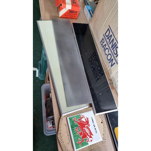 48 - Box of car parts and various odds inc a number plate GYG 2, Phillips car radio, Kukri knife, box unu... 