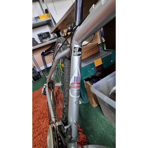 65 - Good quality mountain bike by Gary Fisher Tiburon 21 speed, in excellent clean condition with an alu... 