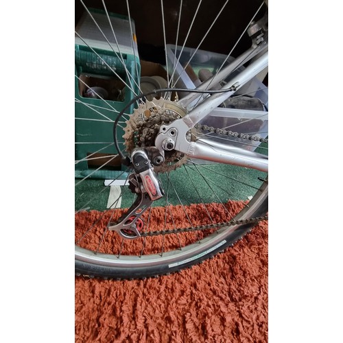 65 - Good quality mountain bike by Gary Fisher Tiburon 21 speed, in excellent clean condition with an alu... 