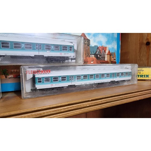 267 - Fleischmann N gauge locomotive and passenger cars 8143K, 8144K, 8145K all in excellent condition in ... 