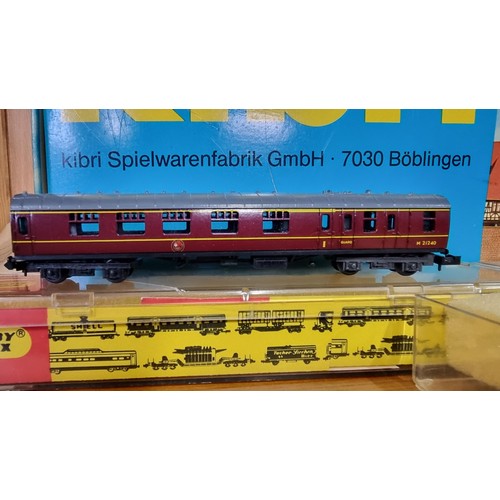 268 - Quantity of N gauge rolling stock and carriages inc 2x by Minitrix a Hornby carriage etc