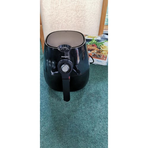 125 - Philips Viva collection Airfryer, hardly used in original box.