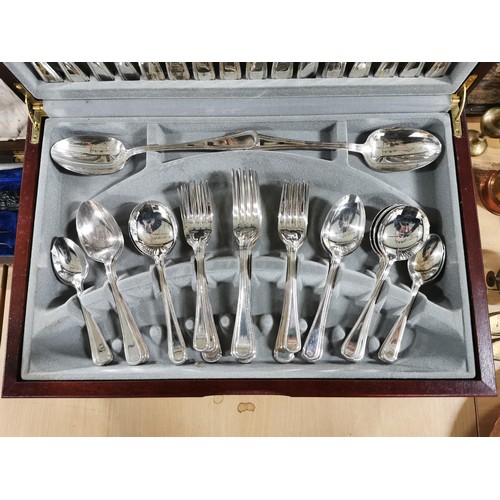 163 - Viners Guild Silver Collection 58 piece silver plated complete canteen of cutlery, (Traditional Bead... 