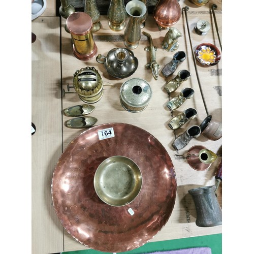 164 - Large quantity of highly decorative brass and copperware inc 2x hand beaten bowls in copper, set of ... 