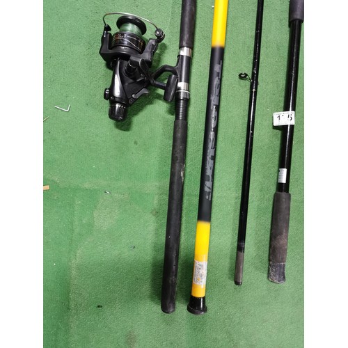 175 - 3x fishing rods in good order, 1x comes complete with fishing reel, 1x is fully extendable