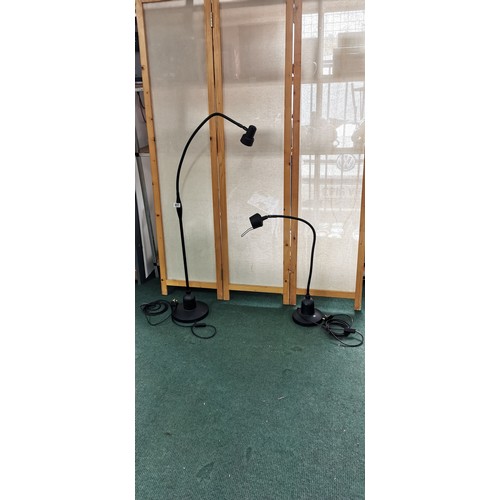 491 - 2x very good quality serious readers floor lamp and table desk lamp in very good condition, both hav... 