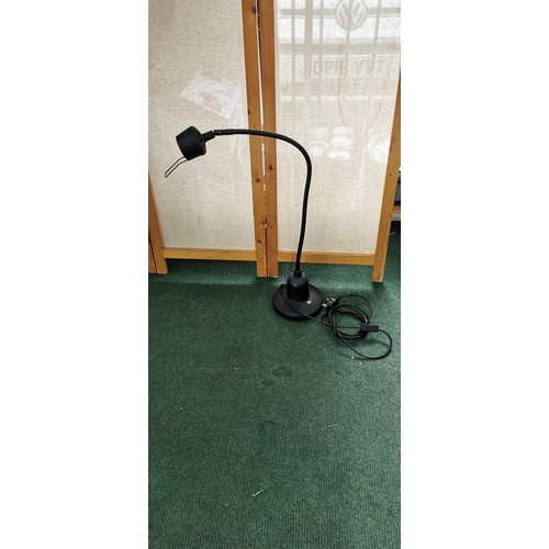 491 - 2x very good quality serious readers floor lamp and table desk lamp in very good condition, both hav... 