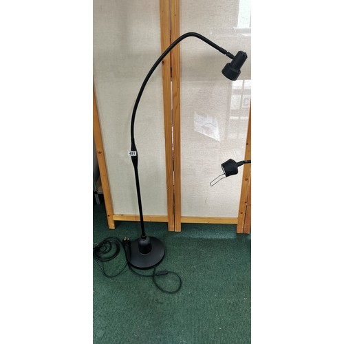 491 - 2x very good quality serious readers floor lamp and table desk lamp in very good condition, both hav... 