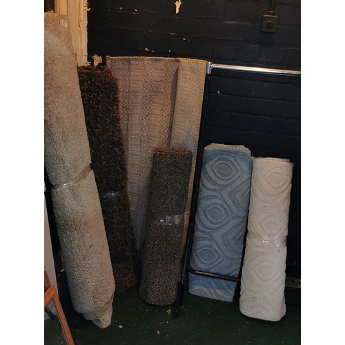 83 - Quantity of various carpets / rugs. Largest measures 132cm width. All vary in length.