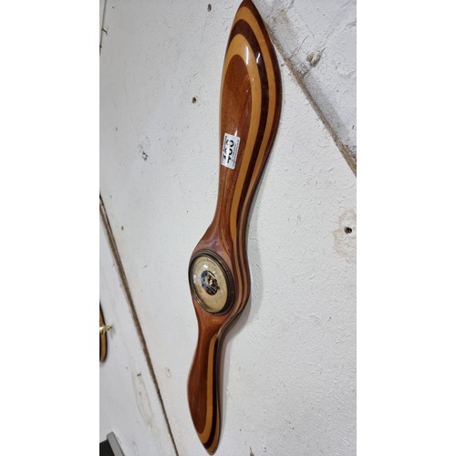 486 - Vintage solid wood propellor formed barometer with good choice cuts of wood post set hand for pressu... 