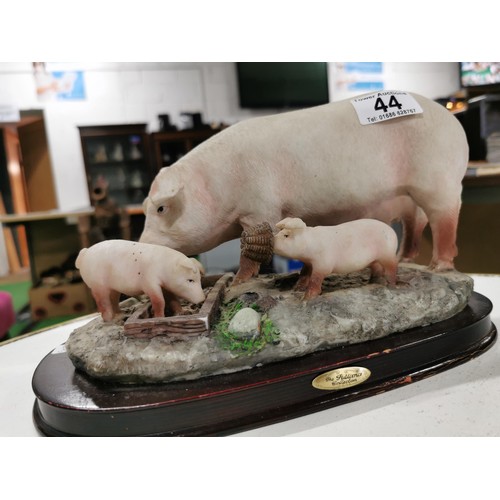 44 - Juliana collection mother pig and piglets in good condition signed height of 16cm width 27cm depth 1... 